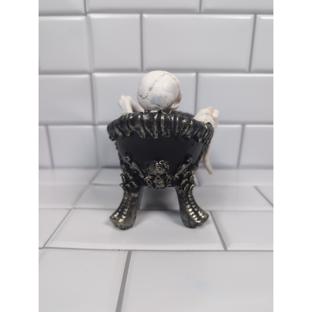 Skeleton figurine In Claw foot Tub Halloween Decor Skull Roses - Picture 4 of 11